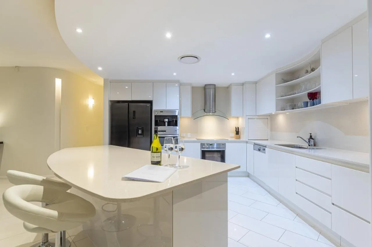 Luxury Resort Style Villa Pool By Custom Bnb Hosting Pelican Waters 0*,  Austrálie