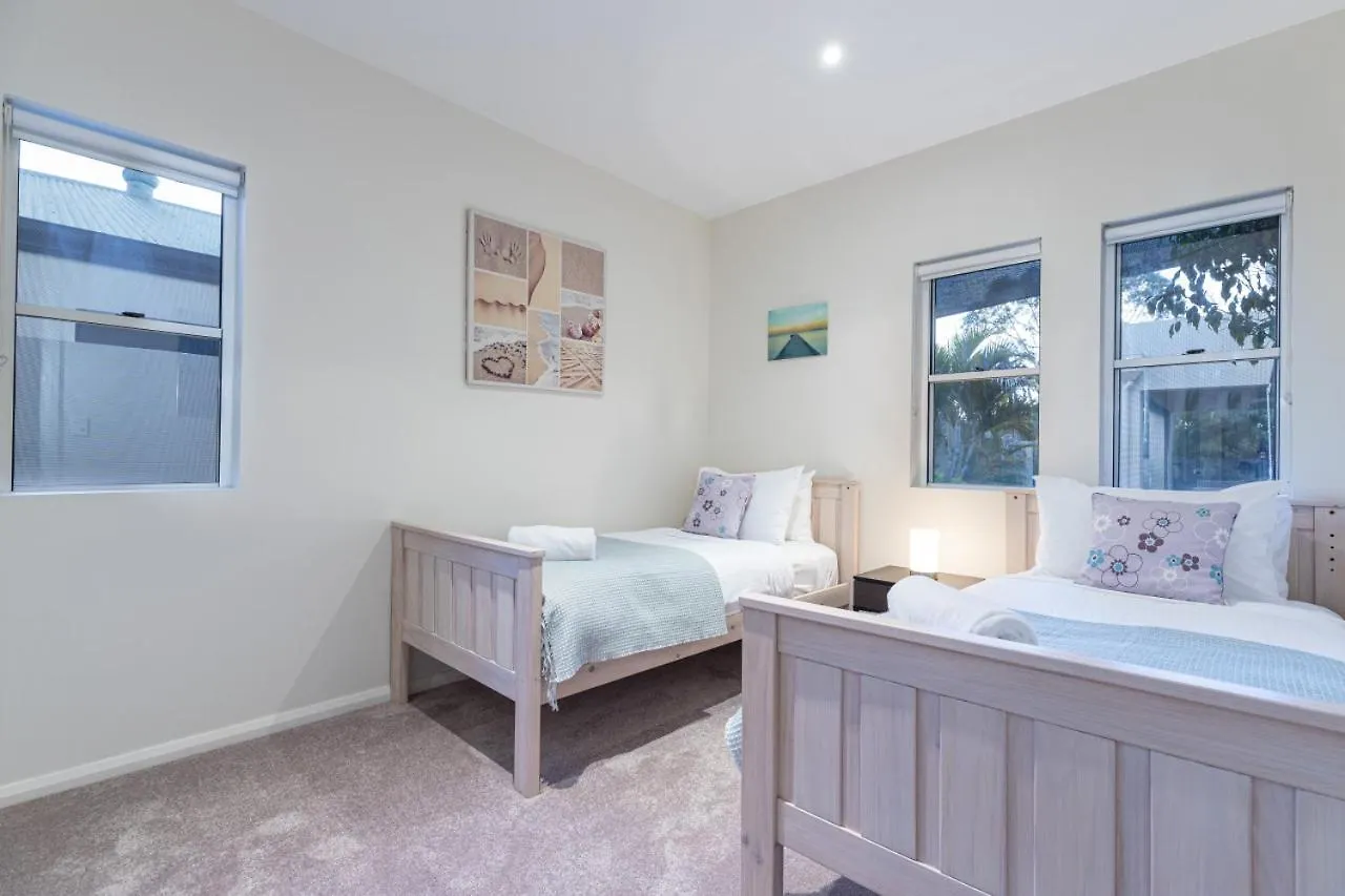 Luxury Resort Style Villa Pool By Custom Bnb Hosting Pelican Waters Austrálie