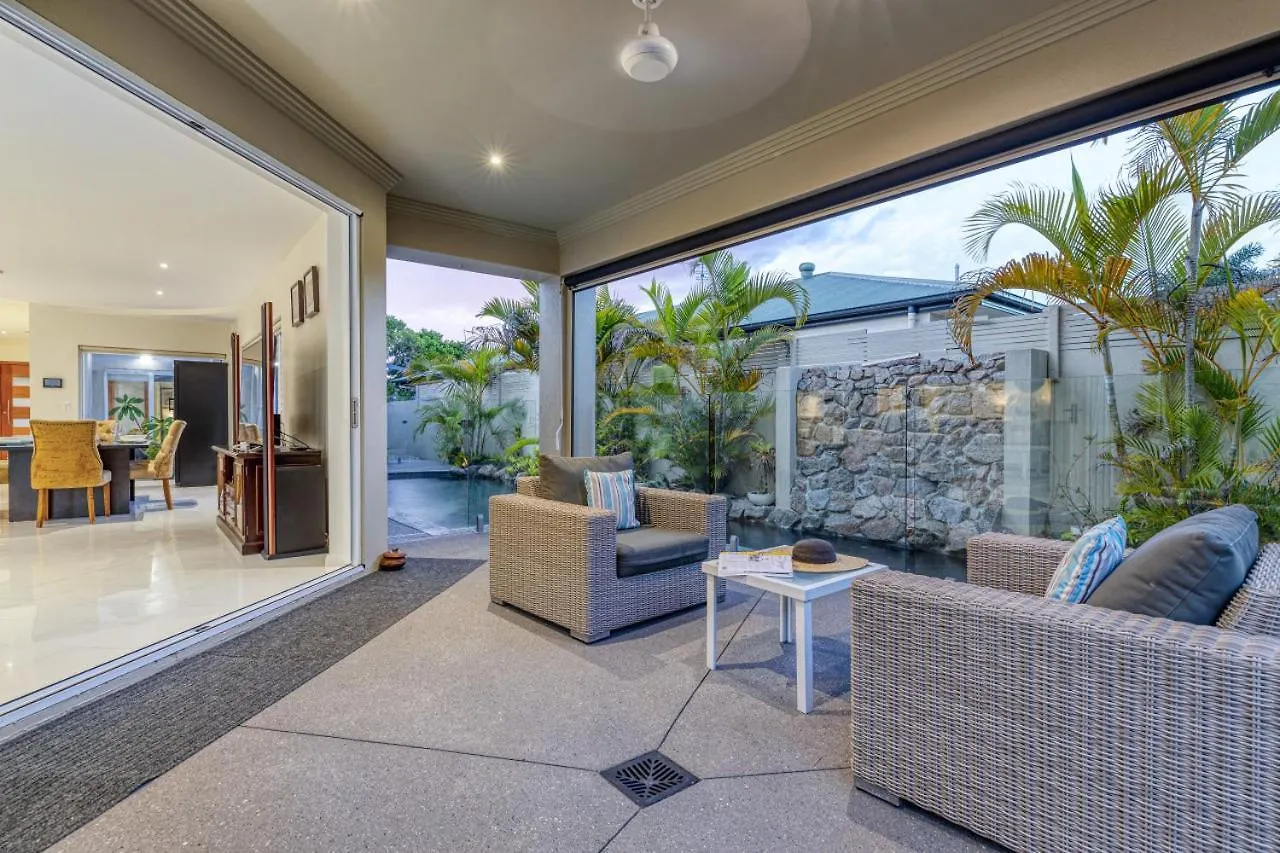 Luxury Resort Style Villa Pool By Custom Bnb Hosting Pelican Waters Austrálie